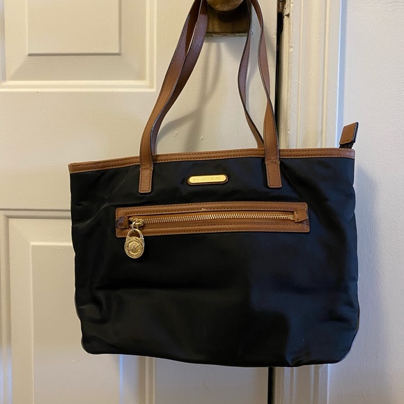 Michael Kors small purse - Picture 1 of 2